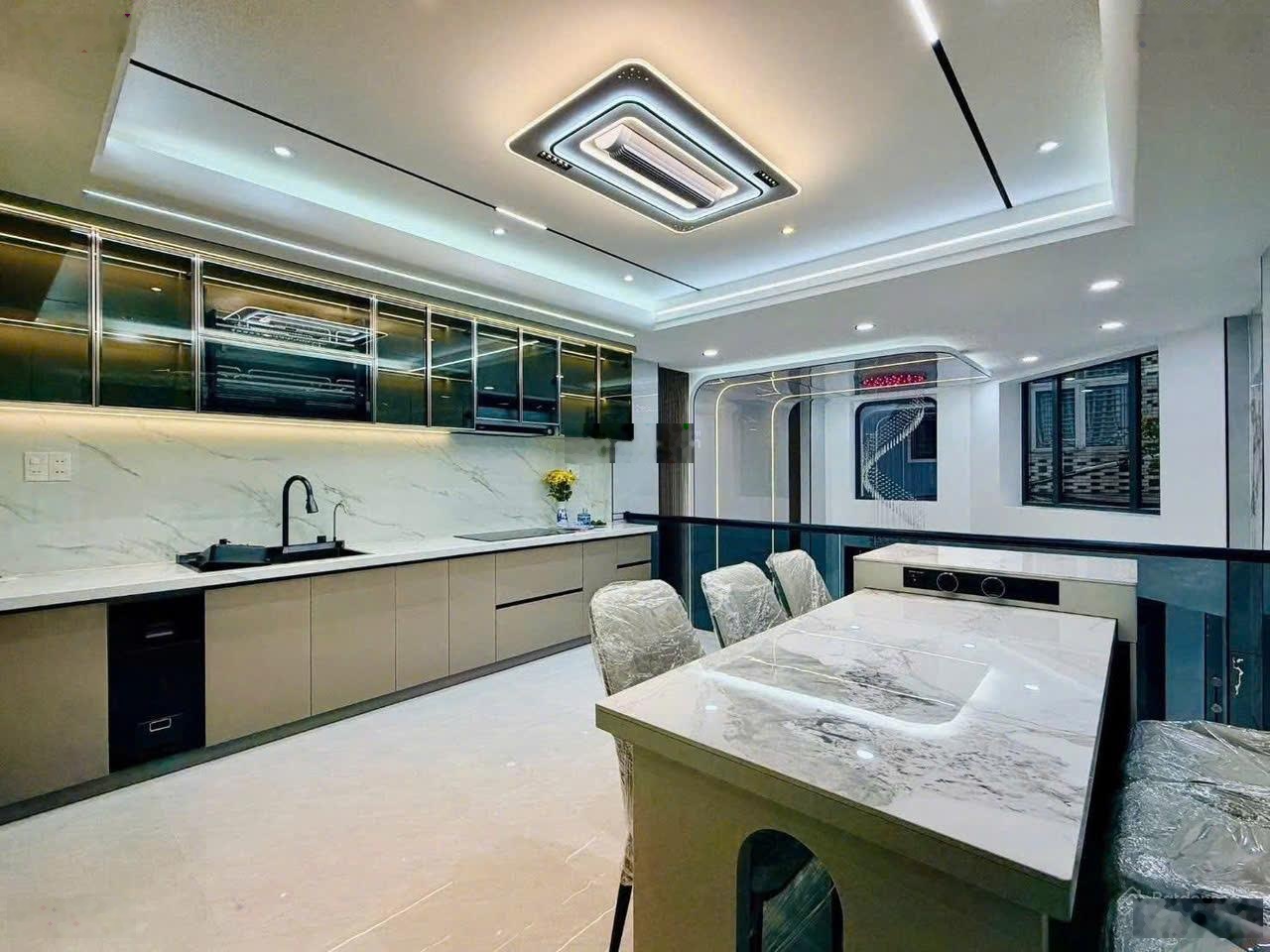 Nhà góc hẻm mới cần ra đi gấp Phan Văn Hớn, P. Tân Thới Nhất. Q12. Giá:5,25tỷ. 5Tầng. 4PN. Sổ Riêng