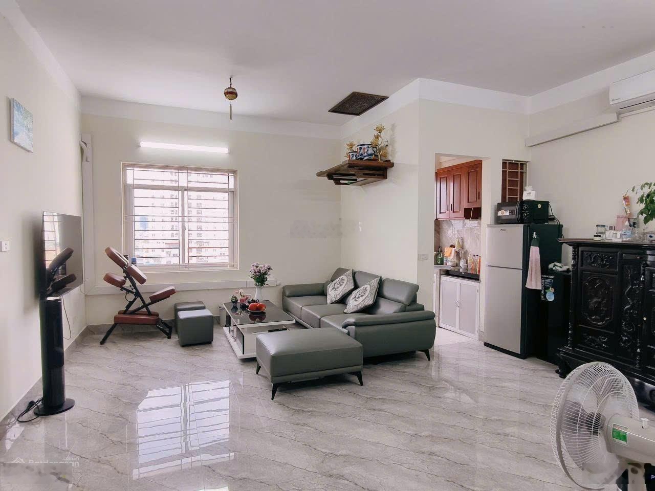 Cần bán gấp căn 2 phòng ngủ 70m2 sổ đỏ chung cư Cầu Bươu - Thanh Trì giá chỉ 3.9 tỷ - LH 0358661299