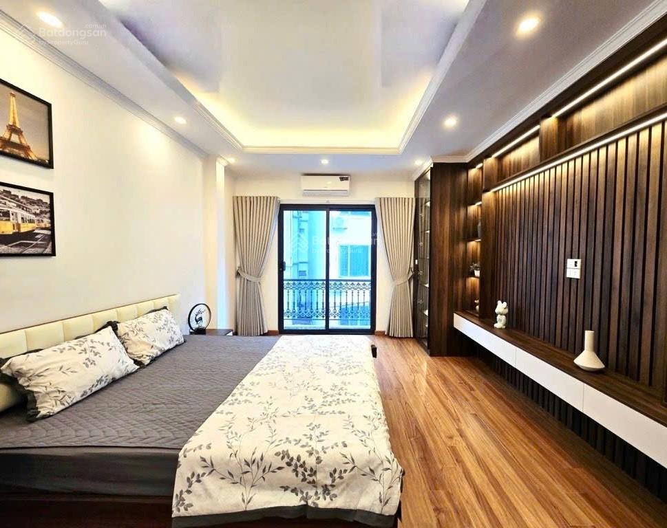Nhà mới gần phố Võ Chí Công 45m2 - thang máy - ô tô đỗ - giá gần 9 tỷ