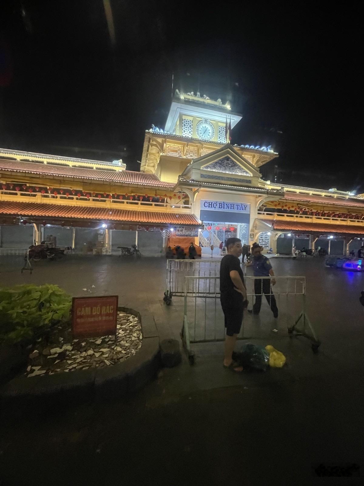 NGAY CHỢ LỚN - 61m (3.7x16.7m) - 3 tầng 3pn - Cách 20m ra mặt tiền - 7.1T. Hoàn công đủ