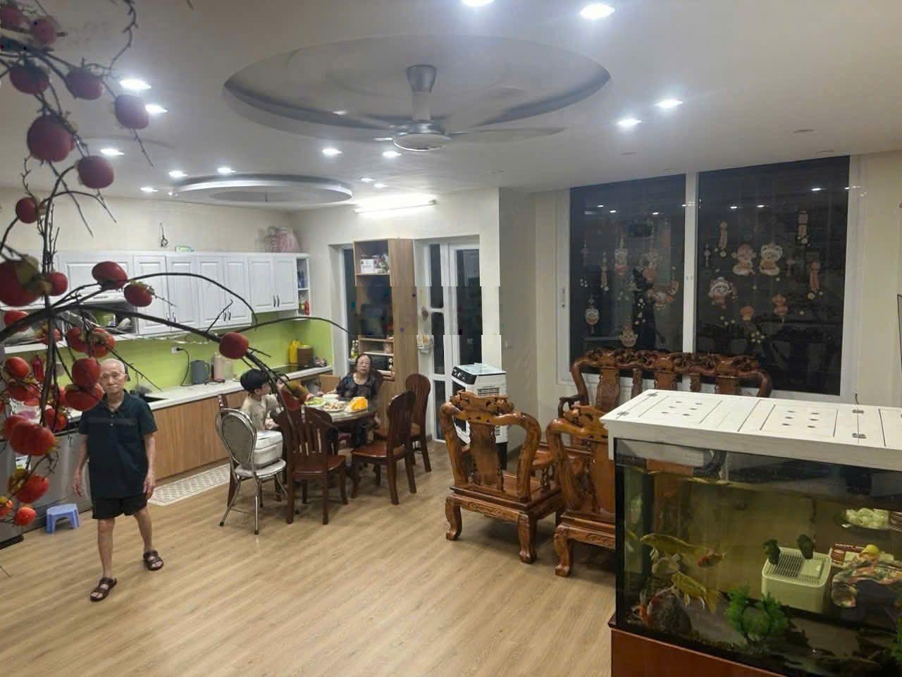 Bán gấp nhà đẹp - dịch vụ mỗ lao - 50m2 ,măt tiền 7.1m - 5 tầng ,giá hợp lý nhỉnh 18