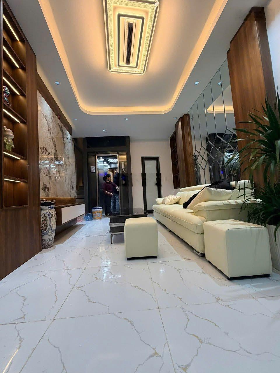 Nhà Khâm Thiên Đống Đa Hà Nội giá chỉ hơn 9 tỷ thang máy sổ đỏ đẹp