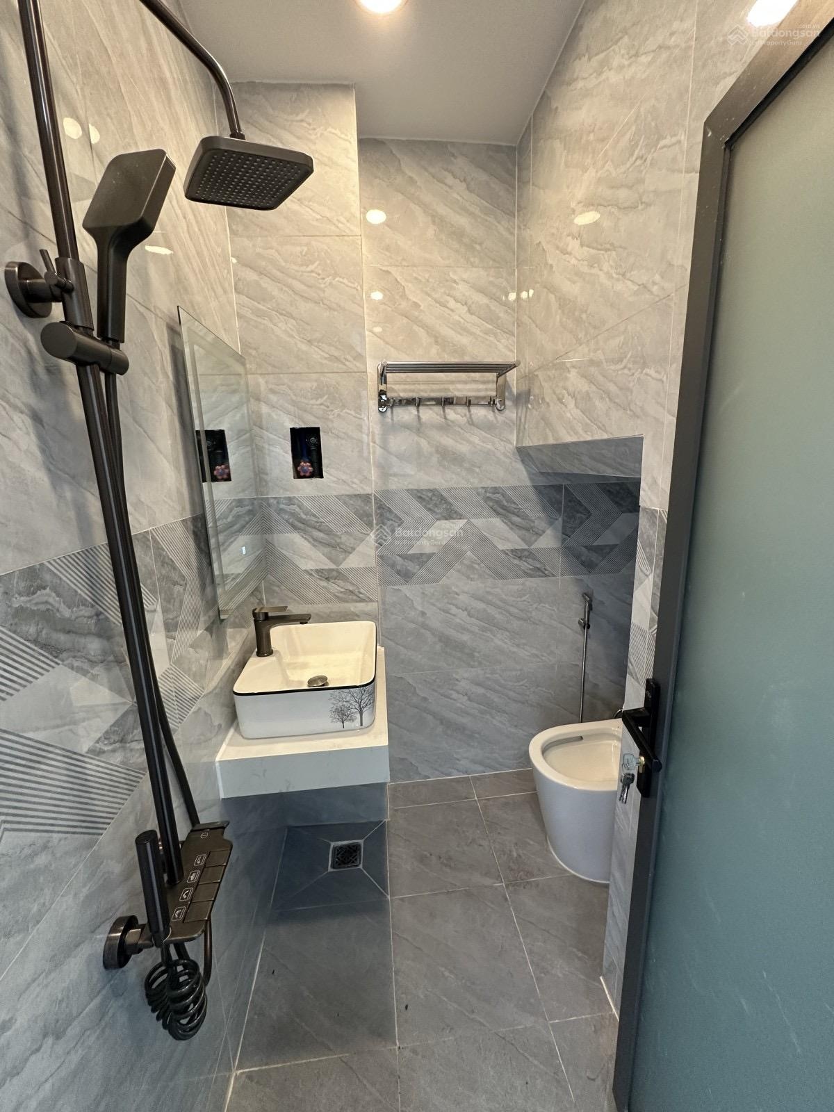 Bán nhà góc 3 mặt tiền - Hương Lộ 2, Bình Tân - ô tô ngủ trong nhà - DT 45m2 - giá 4 tỷ còn TL