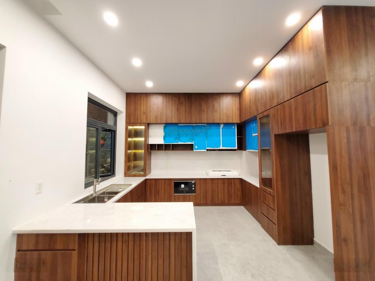 Cần bán gấp nhà riêng 5PN, 6VS tại Phan Văn Trị, Bình Thạnh, 200m2