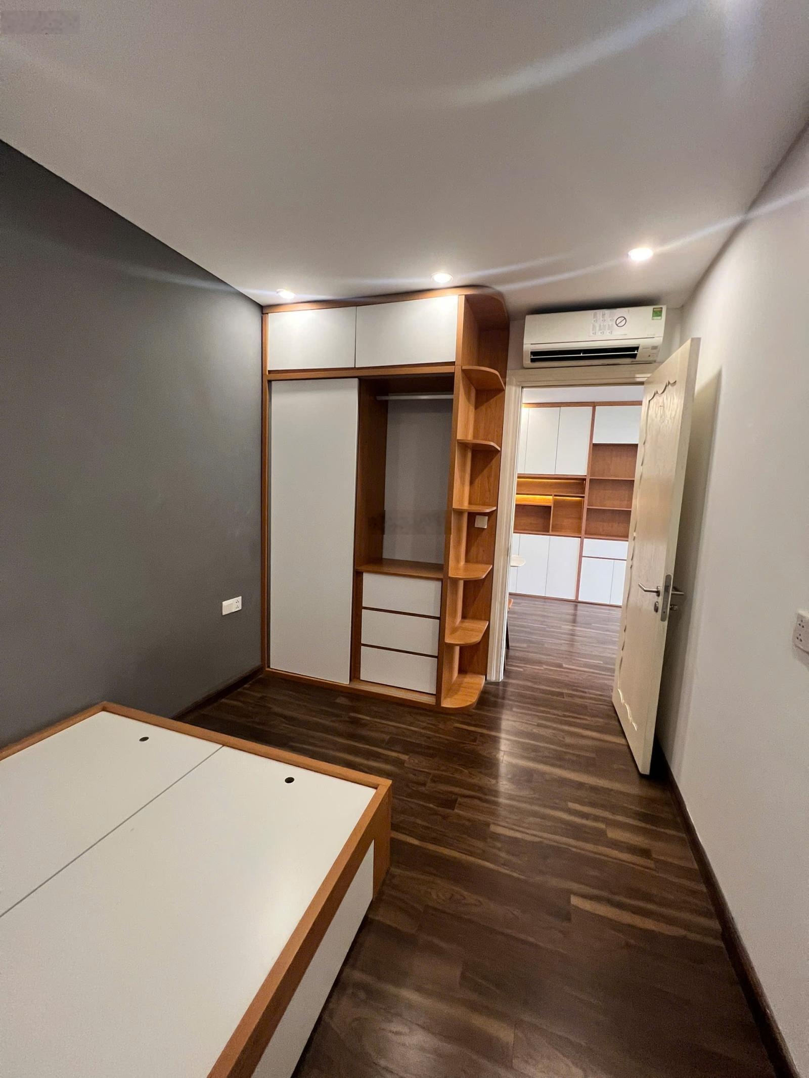 Cho thuê căn hộ Eco City KĐT Việt Hưng. 78m 2 ngủ 2 wc.full đồ. View Vinhomes Giá: 10 triệu.