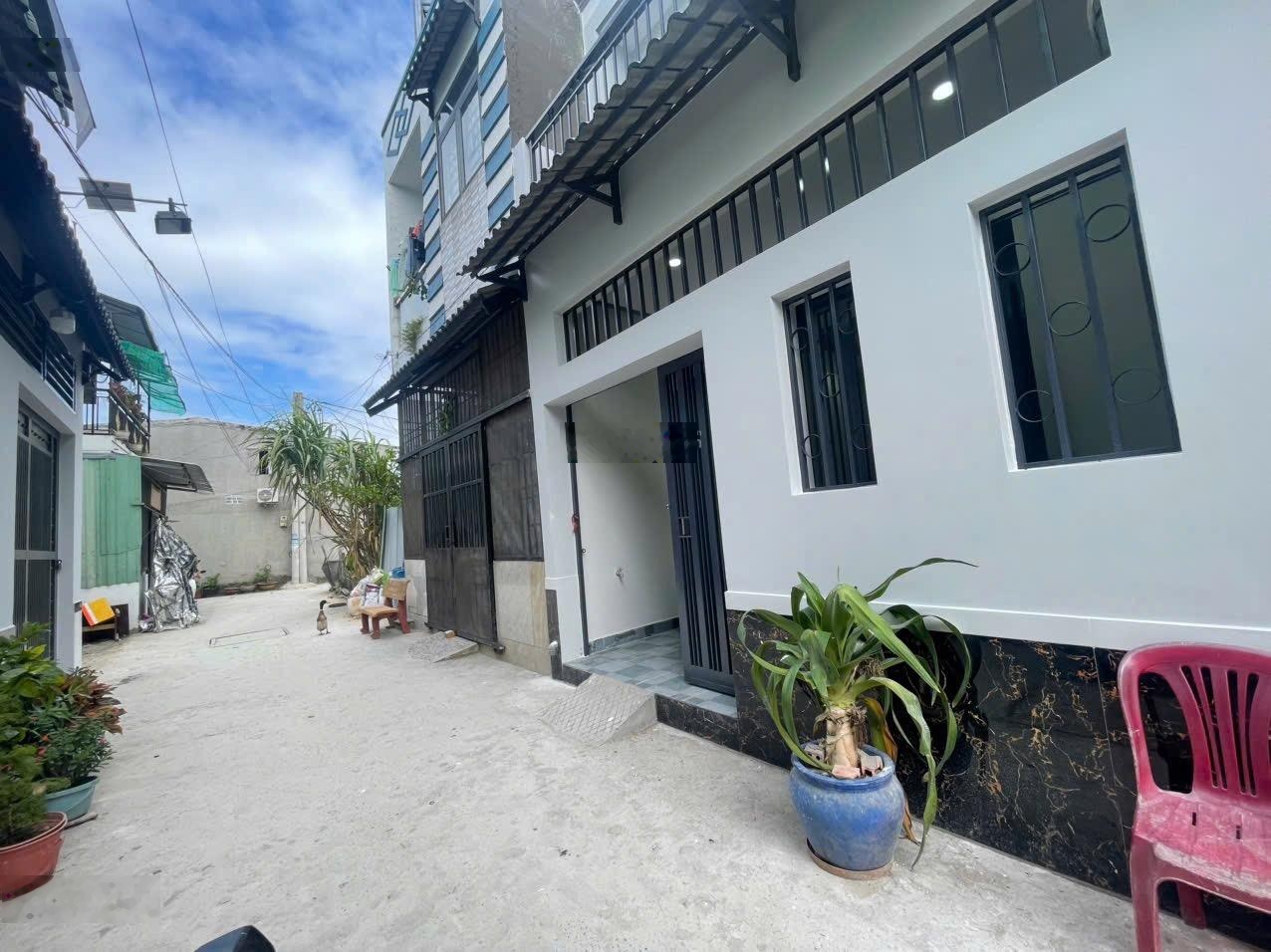 Nhà phố cực đẹp gần uỷ ban, cầu rạch tra 100%