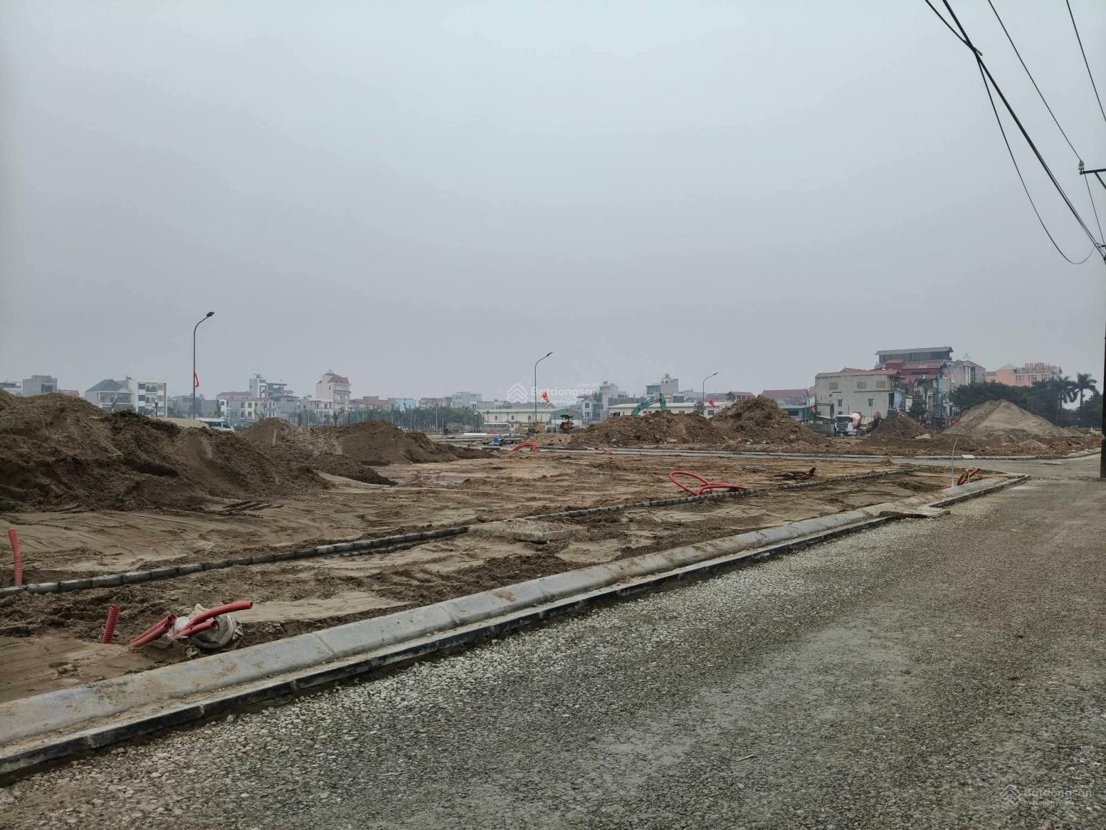 Nhìn ra đấu giá 126m2, mt6m, 15.1 tỷ, Bắc Hồng,Đông Anh. + Đường trước đất 6m, vỉa hè 3m.