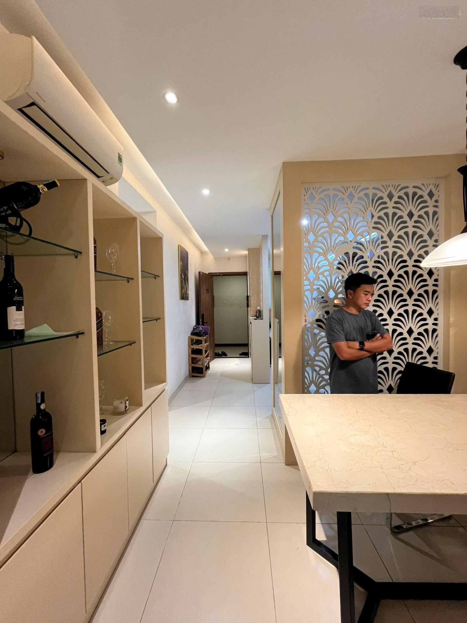 Bán The Pegasuite diện tích 75m2 , sổ hồng sẵn , giá 4tỷ7 , 2Pn-2Wc view ban công quận 1