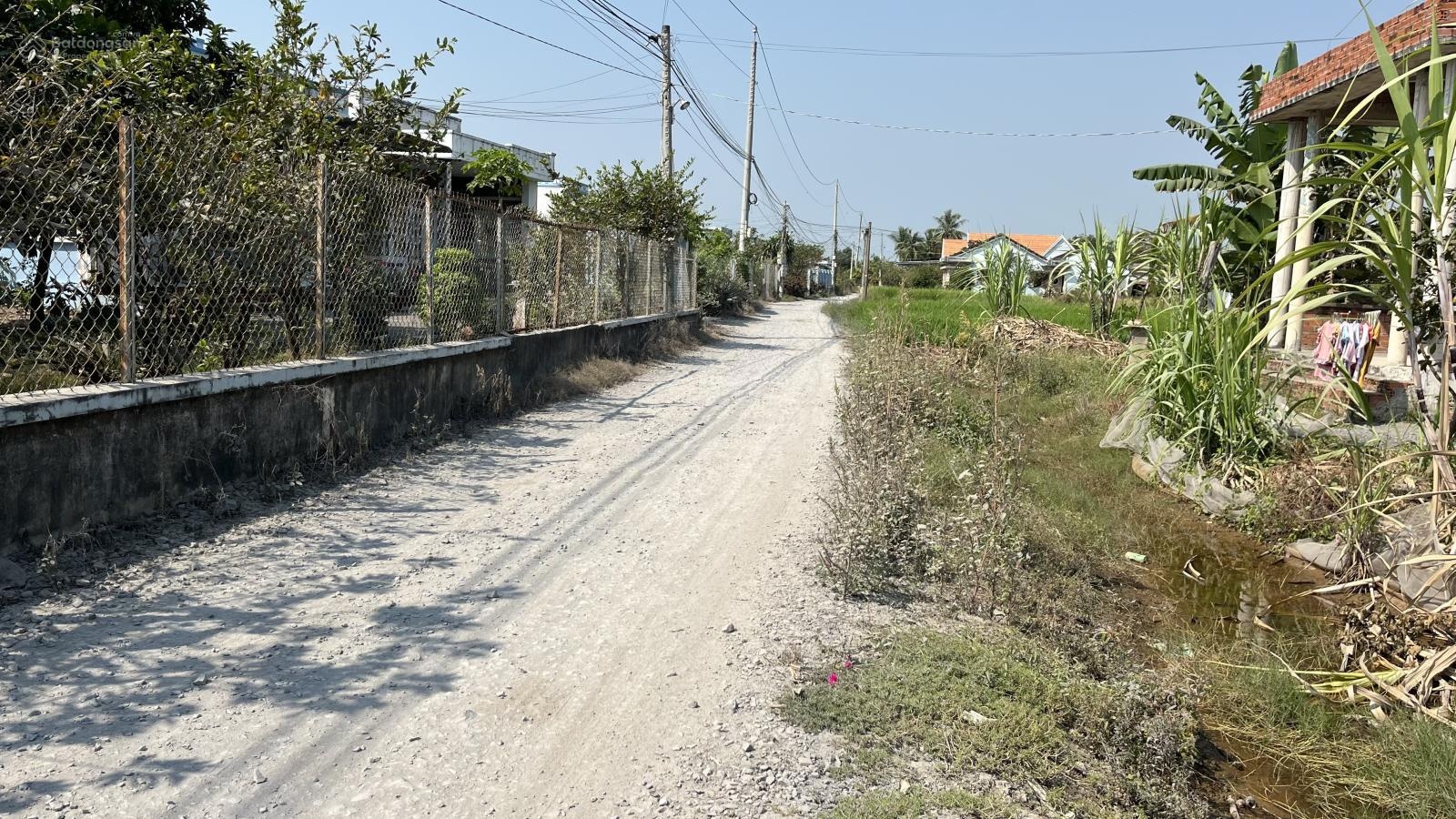 Nhà vườn 1000m2 có cây ăn trái ao cá