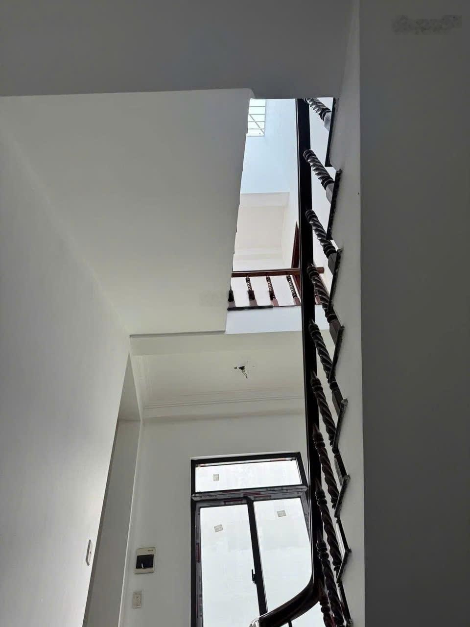 Bán gấp nhà 4 tầng trung tâm hoà cường