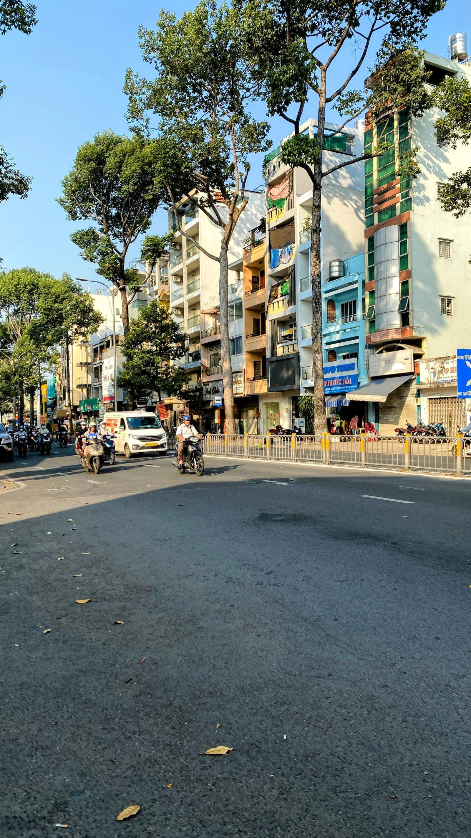 Nhà mặt tiền gần đường 3/2, quận 11, ngang 4m dài 20m, đường 12m có lề, nhỉnh 13 tỷ tl