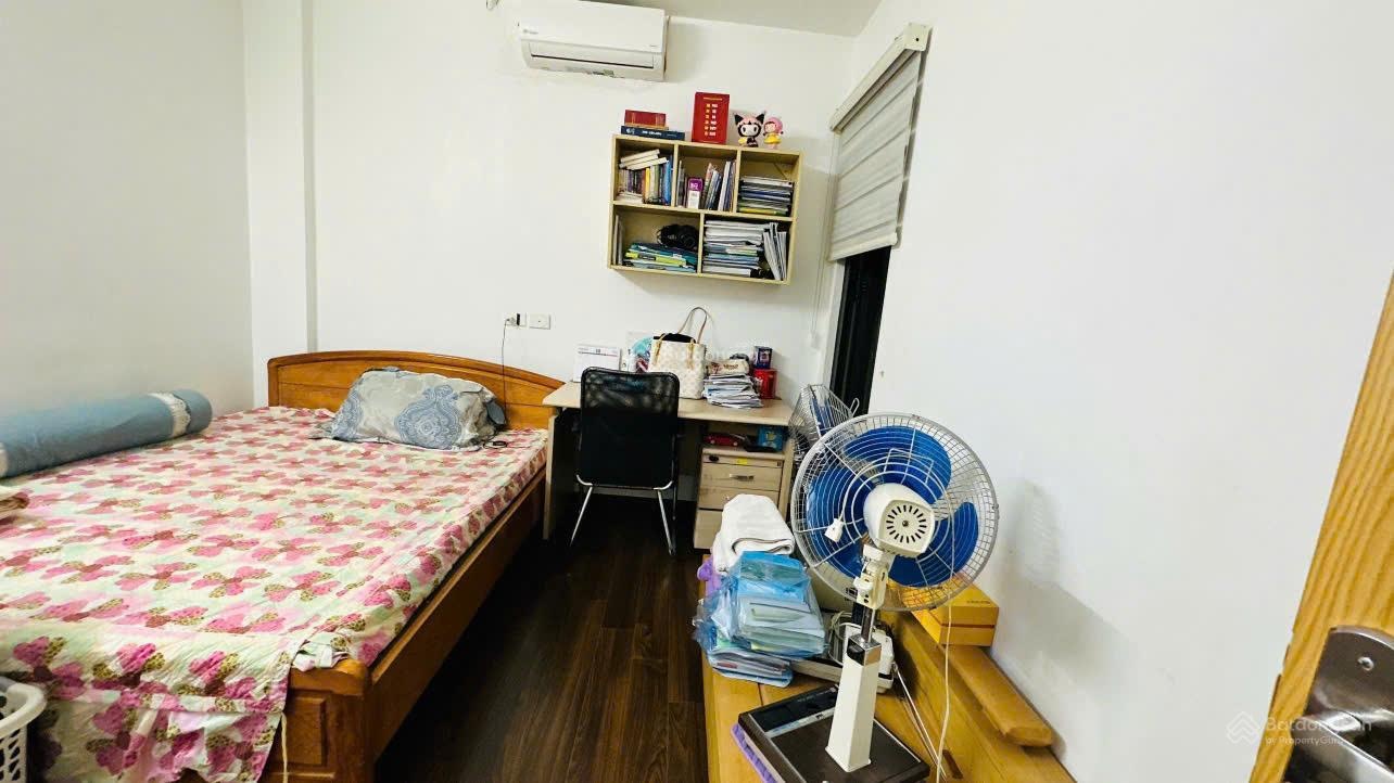 Bán căn hộ Nam Trung Yên 2 phòng ngủ 50m2 giá 4.5 tỷ sổ đỏ full nội thất giá 4.5 tỷ lh 0867672061