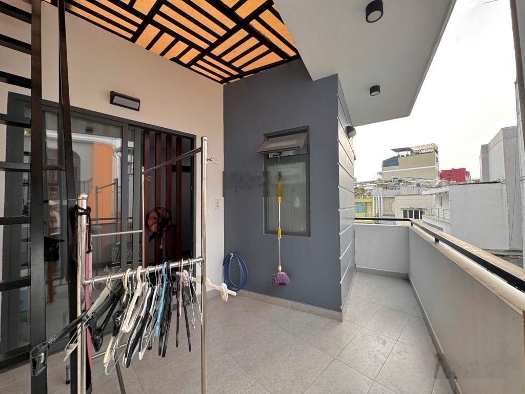 Khu phan xích long- nhà mới- sát mặt tiền- dân trí tốt