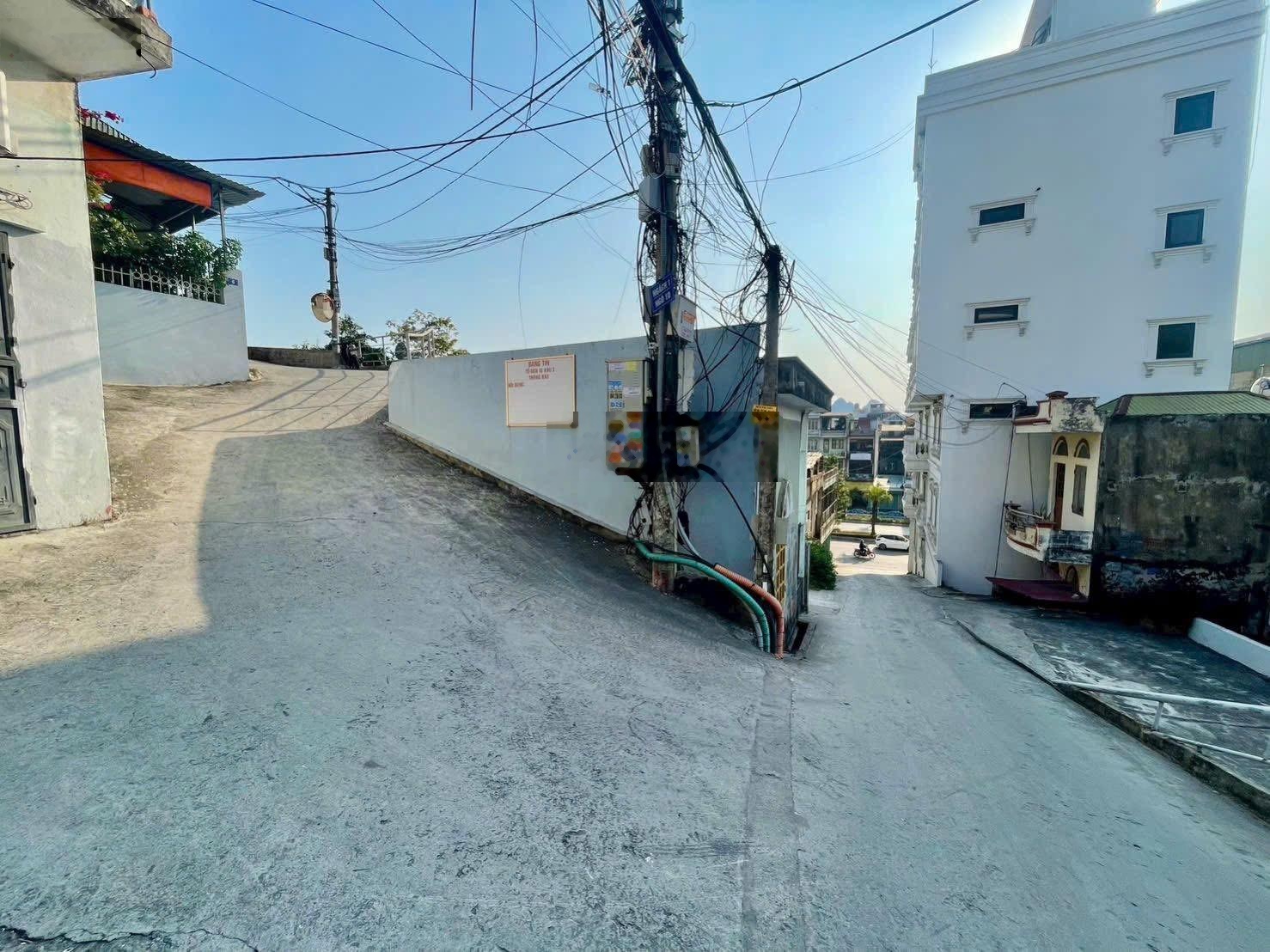 Đất trung tâm 300m ngõ 10 Nguyễn Văn Cừ cột 3 Hạ Long giá chỉ 25tr/m