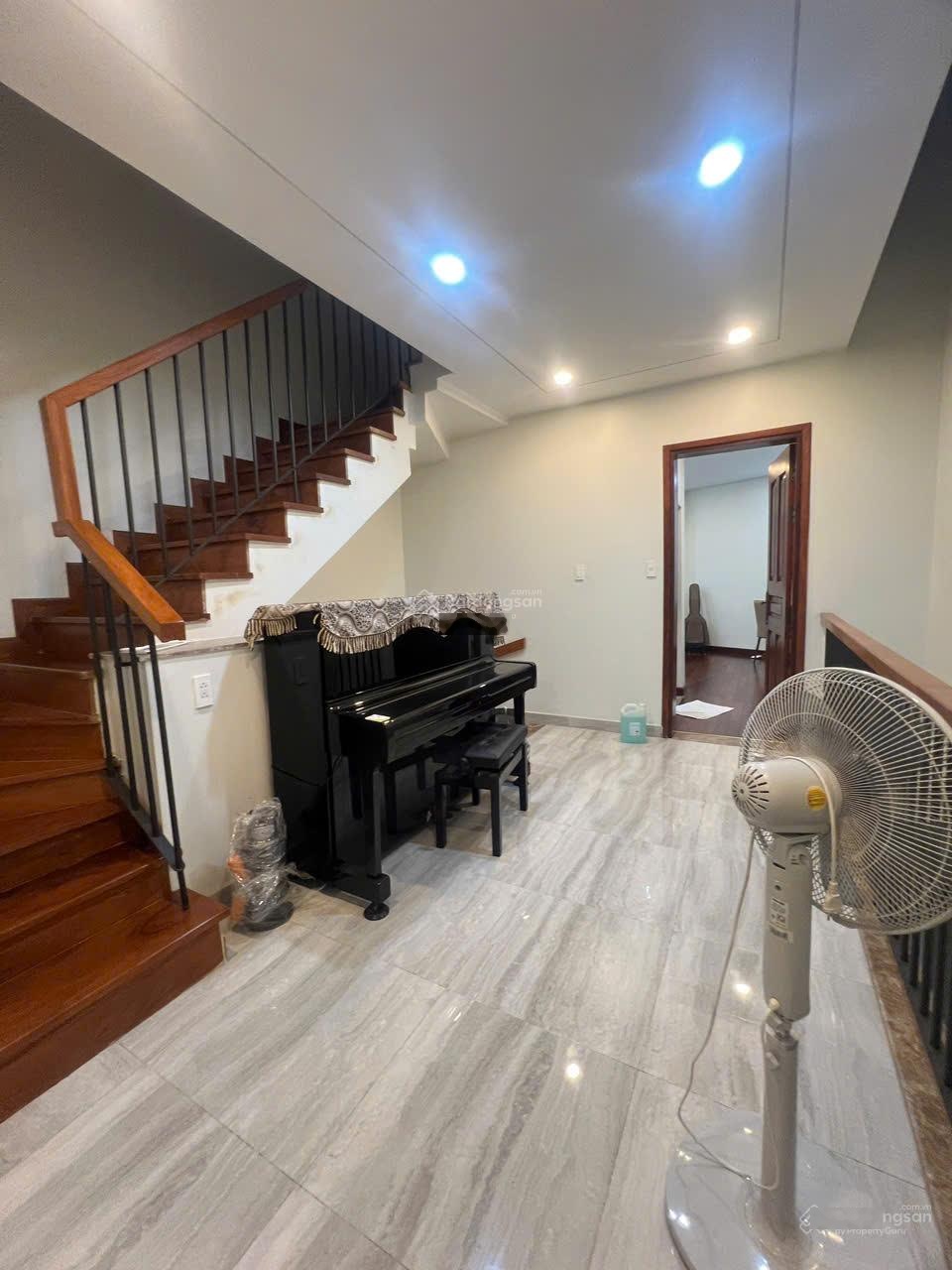 Sát mặt tiền Lê Quang Định, nhà mới cứng,hẻm 6m, kết cấu 4 tầng,diện tích 4x10m, giá 8,2 tỷ tl.