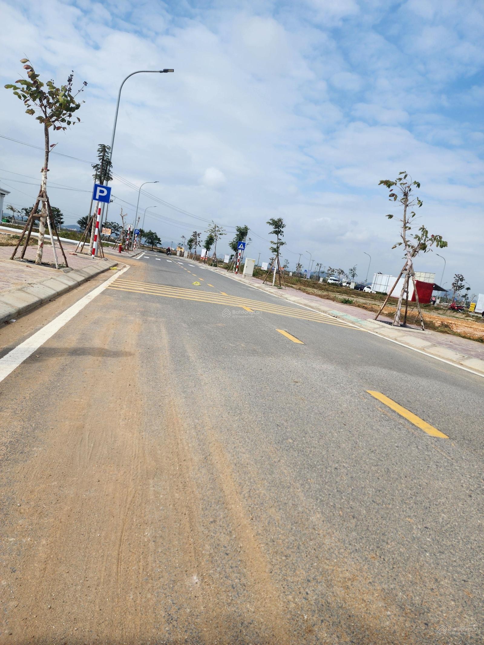 Đấu giá lập lễ lô 8N6 giá 2 tỷ 789. Diện tích 78m ngang 6m. Ib e 0936979902