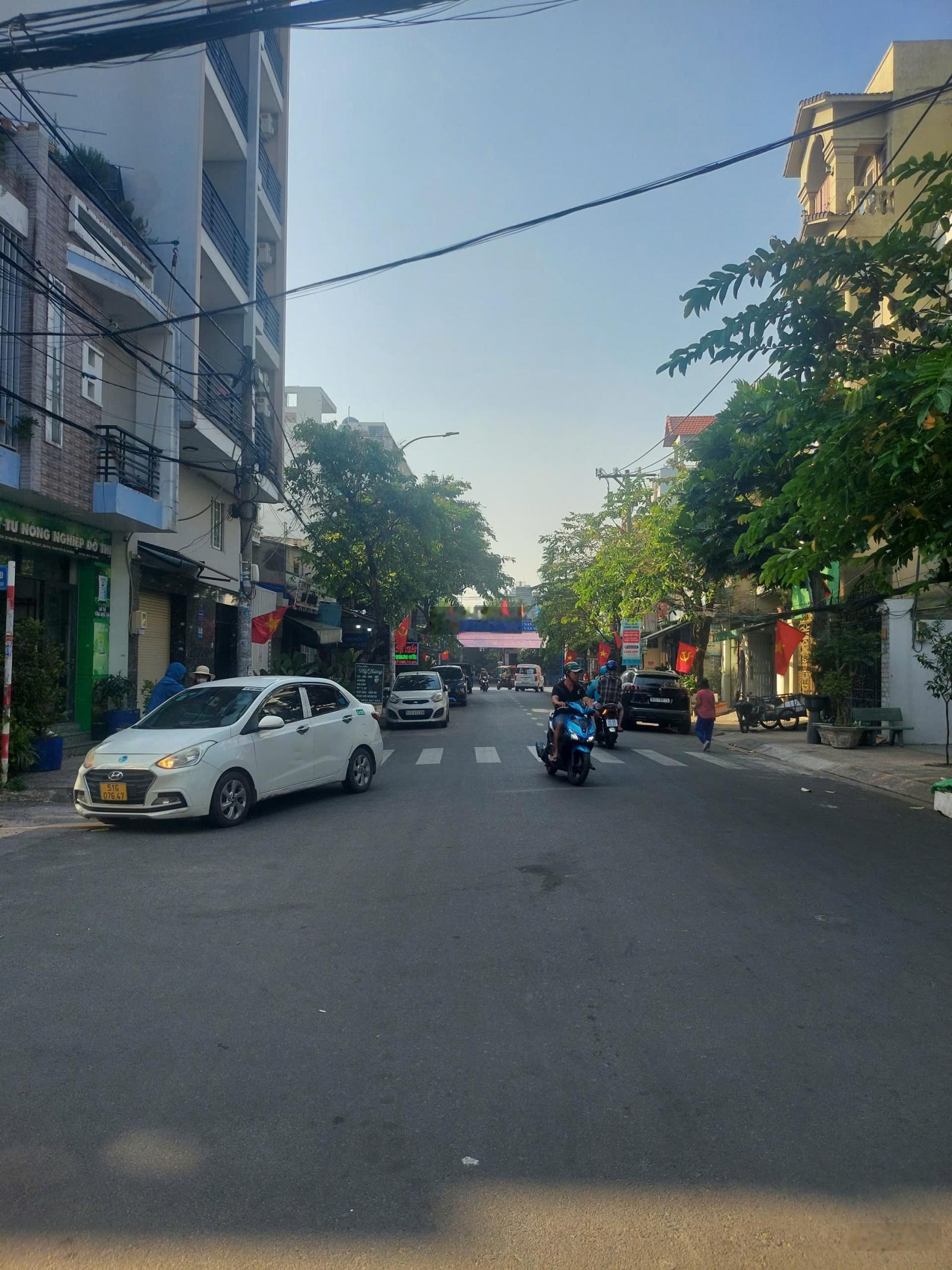 Bán Nhà HXH ngang 5m vuông vức nhà mới trệt, 2 lầu ngay đoạn an ninh nhất Tân Hương