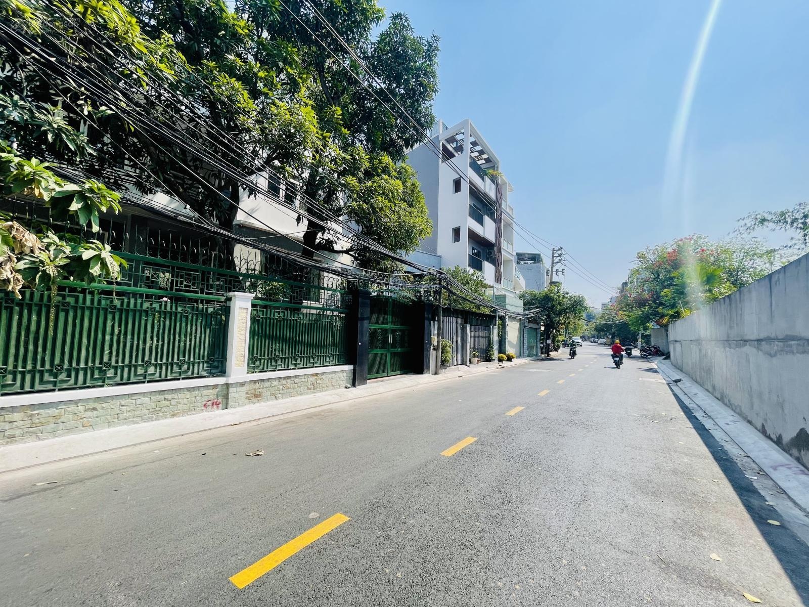 Giá đầu tư! Nhà góc 2 MT kinh doanh đường 12m trục Trần Não Q. 2 - DT(8m x25m) 200m2 - giá 34 tỷ