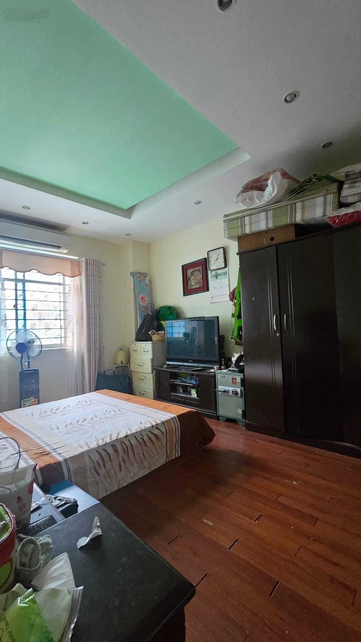 Bán gấp căn chung cư trung tâm Cầu Giấy 84m2 2 ngủ 2 VS