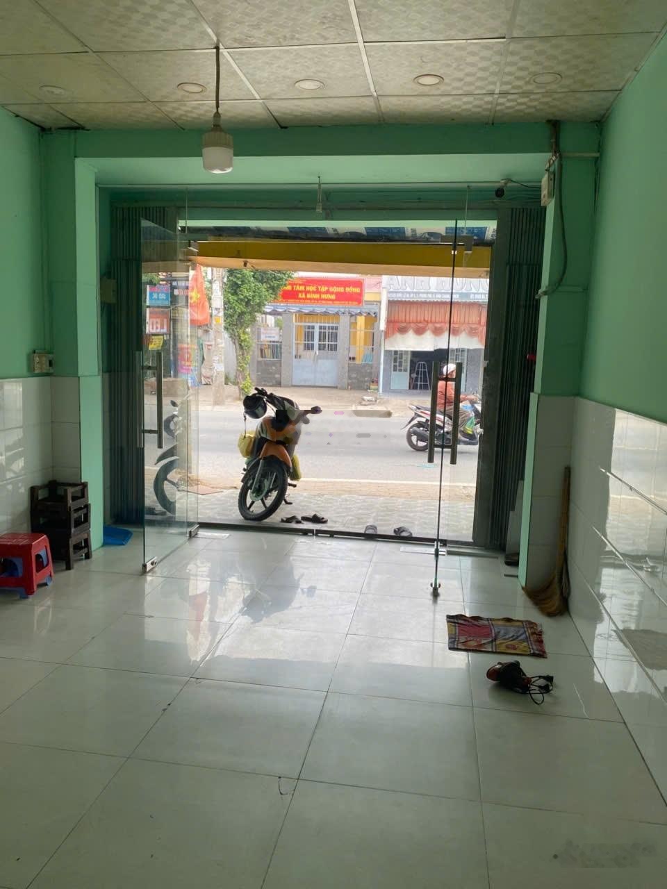 Bán gấp nhà mặt tiền Quốc lộ 50. Xã Bình Hưng. Sổ hồng chính chủ