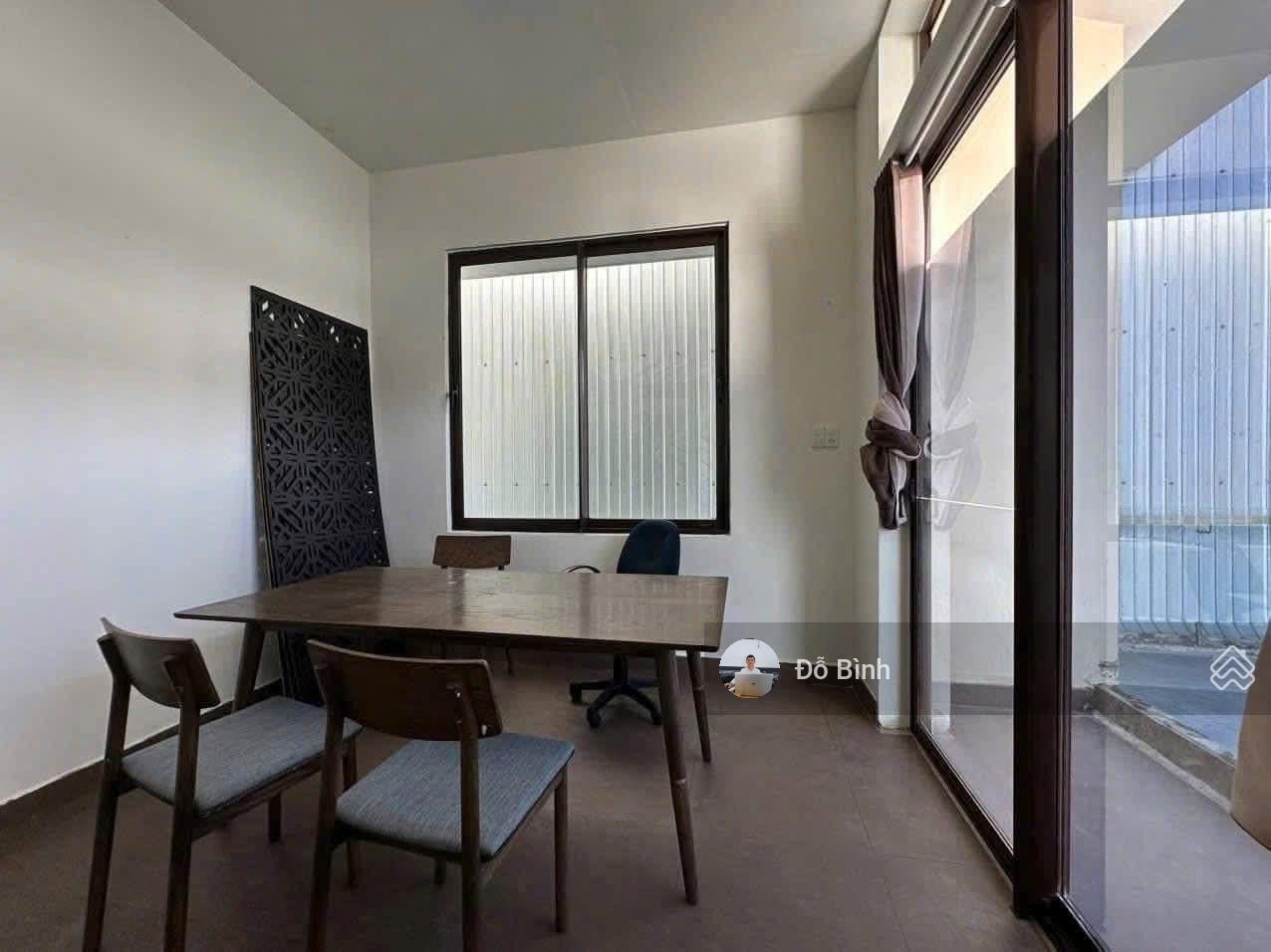 Cho thuê biệt thự 3 tầng: Đường Bùi Viện - 4PN - 3WC - ngang 8m