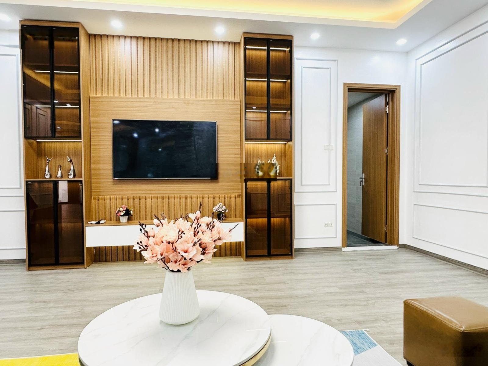 Bán chung cư Hoàng Cầu 89m2 3 ngủ 2 WC 8 tỷ ở luôn 0987063288