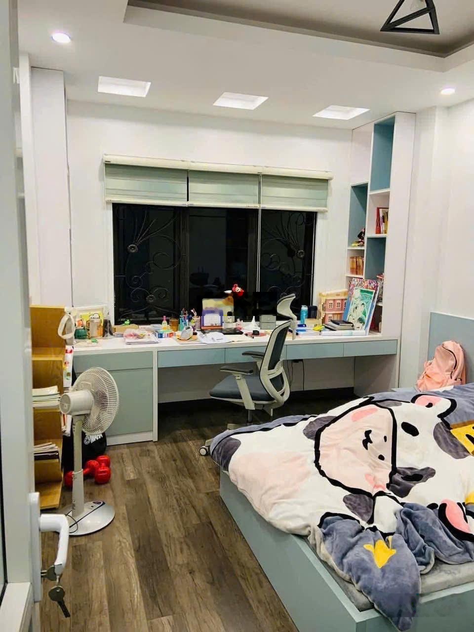 Trung tâm quận đống đa, 46m * 7 tầng thang máy, ô tô đỗ cửa, kinh doanh, sổ đỏ chính chủ