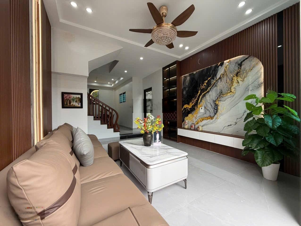 Ô tô tránh - Nhà 5 tầng - Diện tích 42m - Ảnh thực tế Giá 7,x tỷ Bán nhà Liên Mạc - Tân Phong ( c