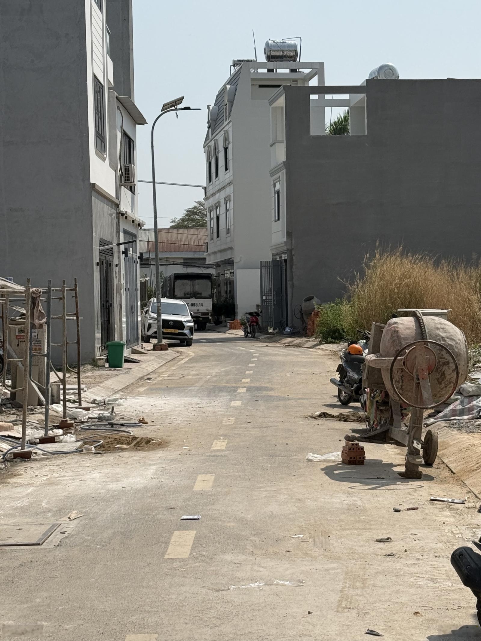 Giá : 4 tỷ ( thương lượng ) đất mt 7m khu vip cao tầng đường tây lân ( 5.5m x 9m )