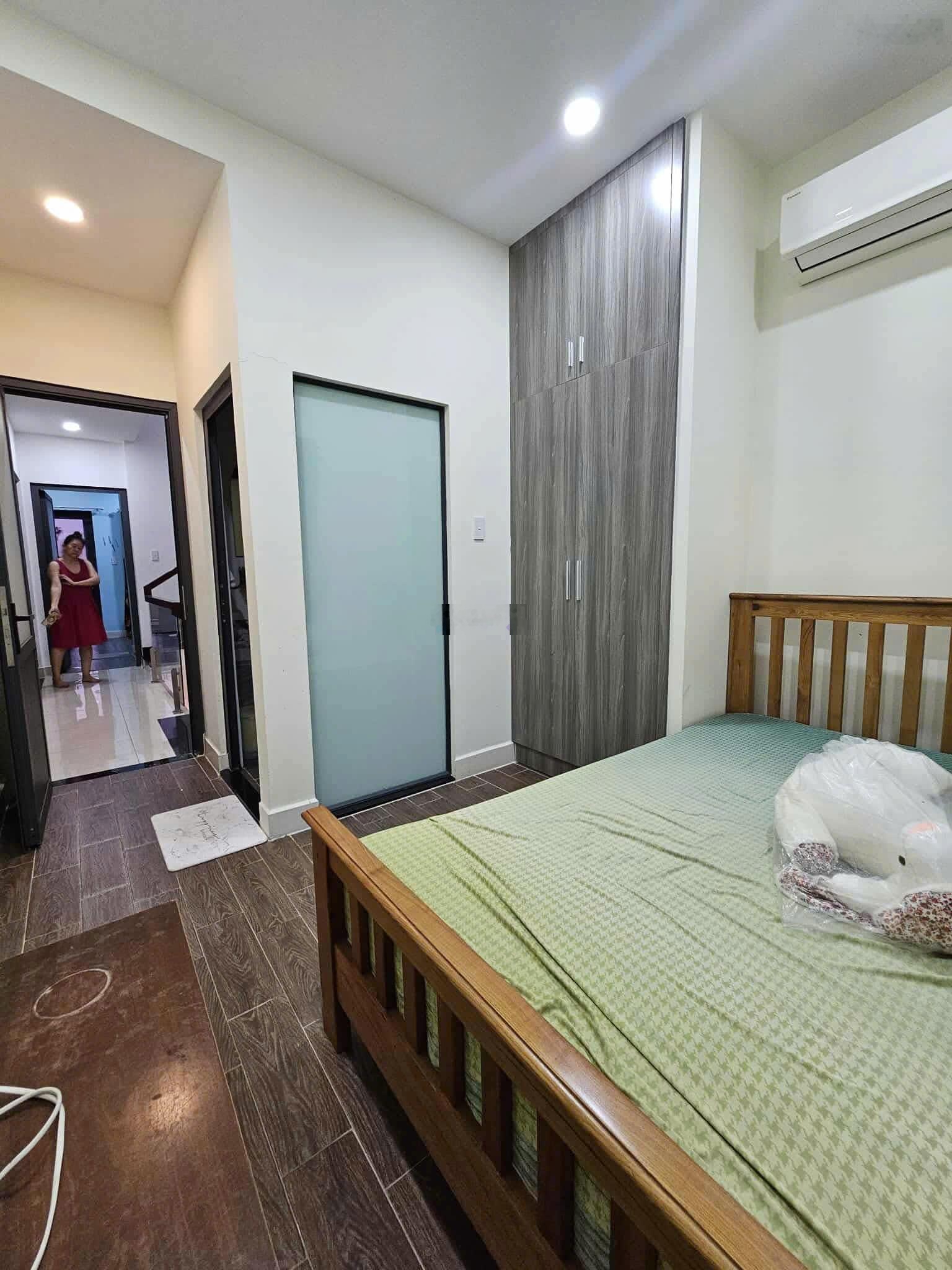 Bán nhà MẶT TIỀN KINH DOANH Nguyễn Văn Linh ngang 7m dài 20m nhà 4 tầng 8 phòng ngủ chỉ 15 tỷ nhỉnh