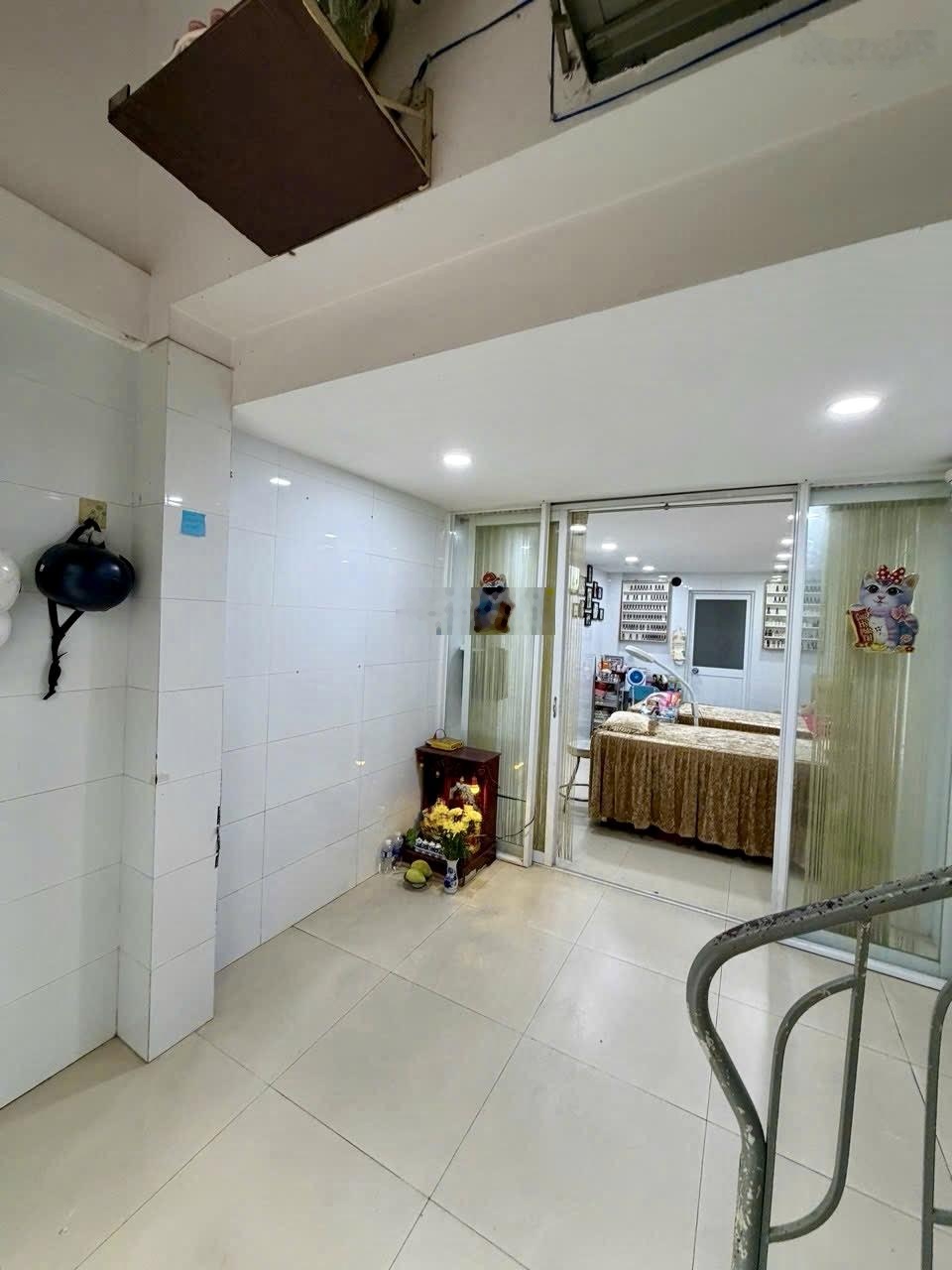 Chỉ 10 bước ra phố: nguyễn biểu q5 3 tầng btct (3x9m) 3pn 3wc - hẻm thông - 6.18 tỷ