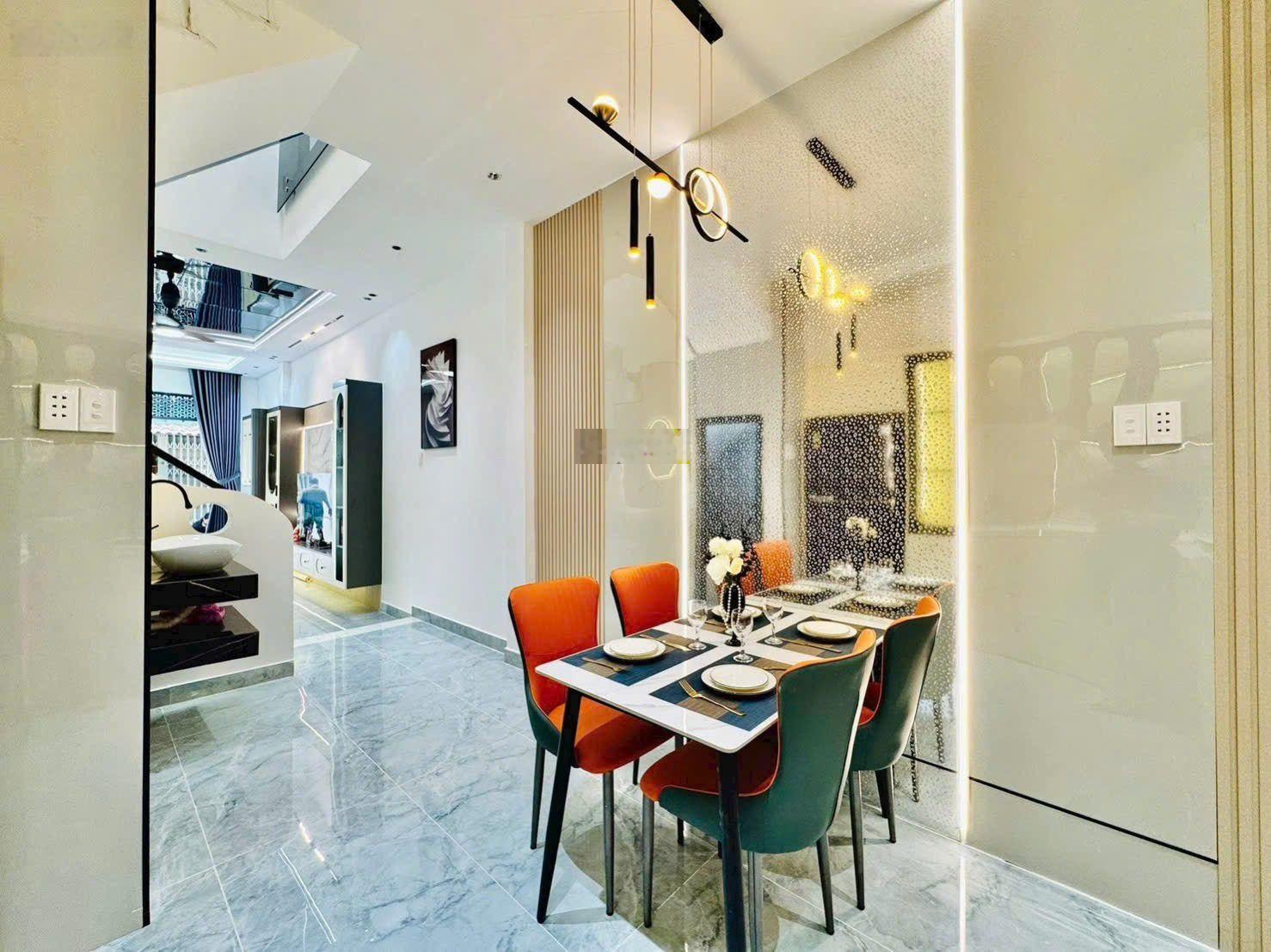 Nhà Mới 50M2, 3 PN, Nội Thất Đẹp, Hẻm to, Gần Chợ Cầu, Siêu Thị Emart 2