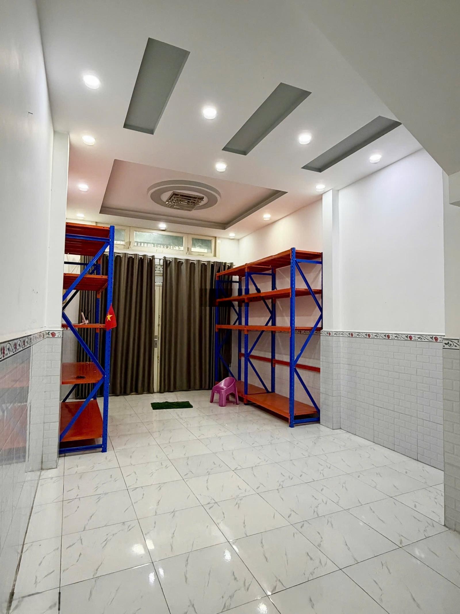 Nhà bán hẻm Trịnh Đình Trọng gần Đầm Sen [4m x 17m] 1 lầu BTCT - 3PN - 3WC chính chủ cần bán gấp