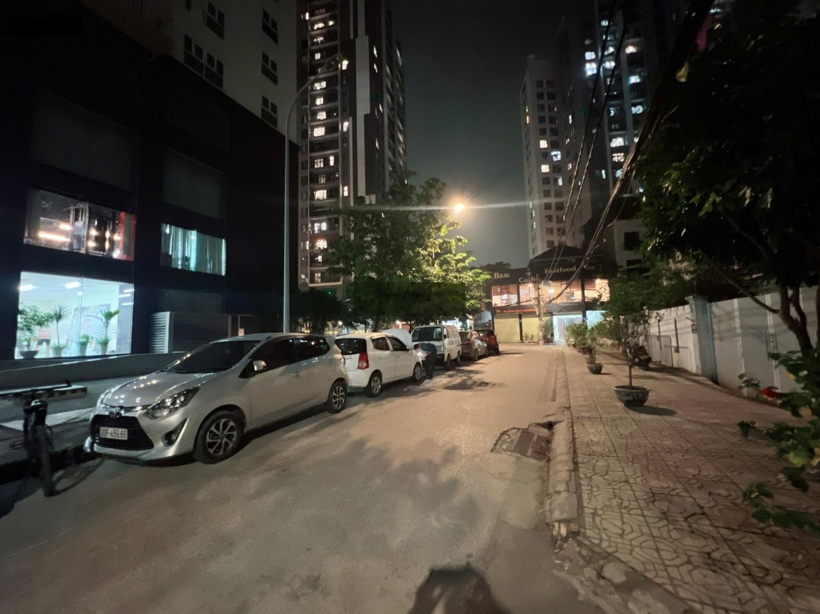 Bán Nhà Nguyễn Sơn, Berriver 45m2 8T 17 tỷ. Hiếm! Oto tránh, Thang máy.