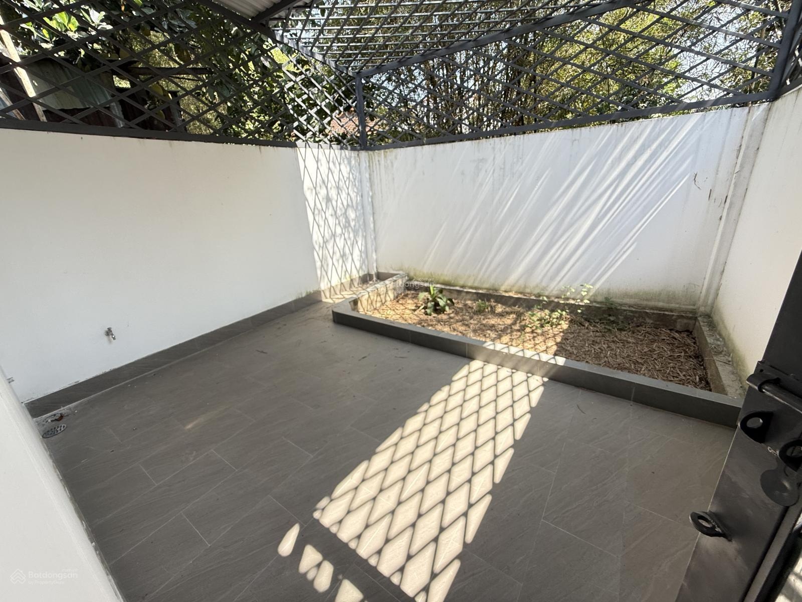 Nhà trệt lầu phường Phú Hòa Thủ dầu một gần trường tiểu học, Diện tích 4,5x28 thổ cư 85m nhựa thông