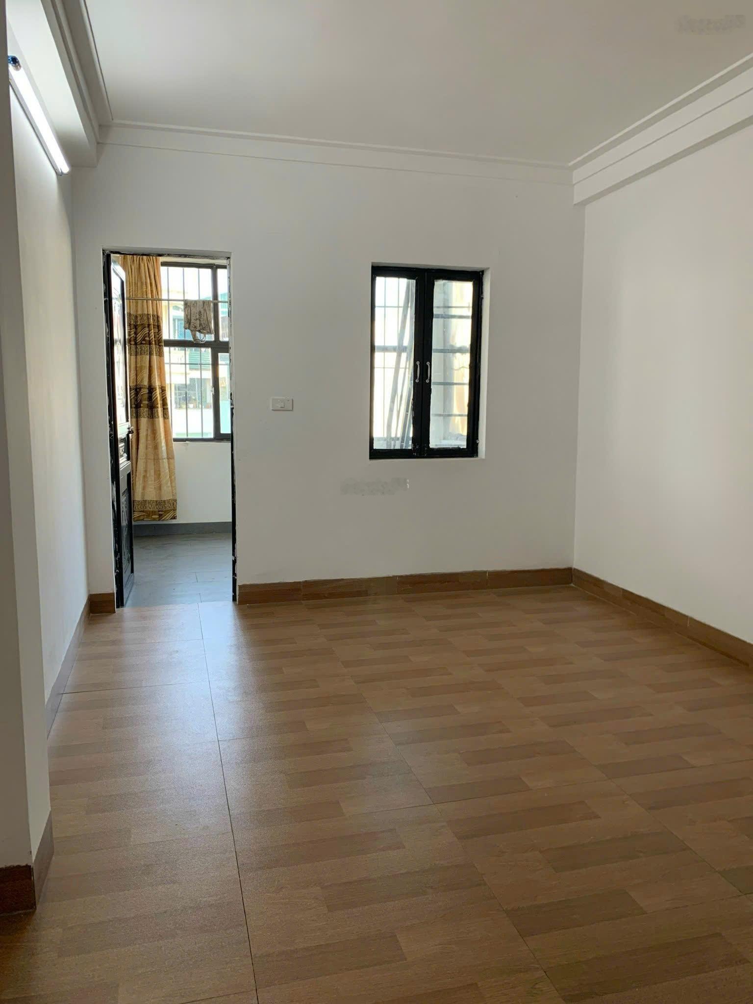 Cho thuê nhà nguyên căn 5 tầng 35m2/sàn mới đẹp trên phố Hồ Tùng Mậu, HN