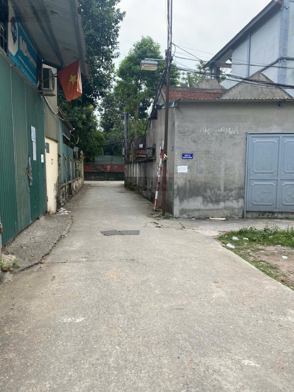 Bán nhà - chính chủ - nằm cạnh Công viên bên Sông Hồng