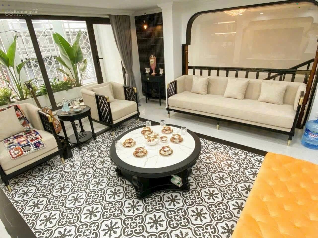 Bán nhà mặt phố đường Trần Hưng Đạo, 350 m2, 4 tầng, MT 10 m, 1 sổ 1 chủ hiếm nhất phố Tây.