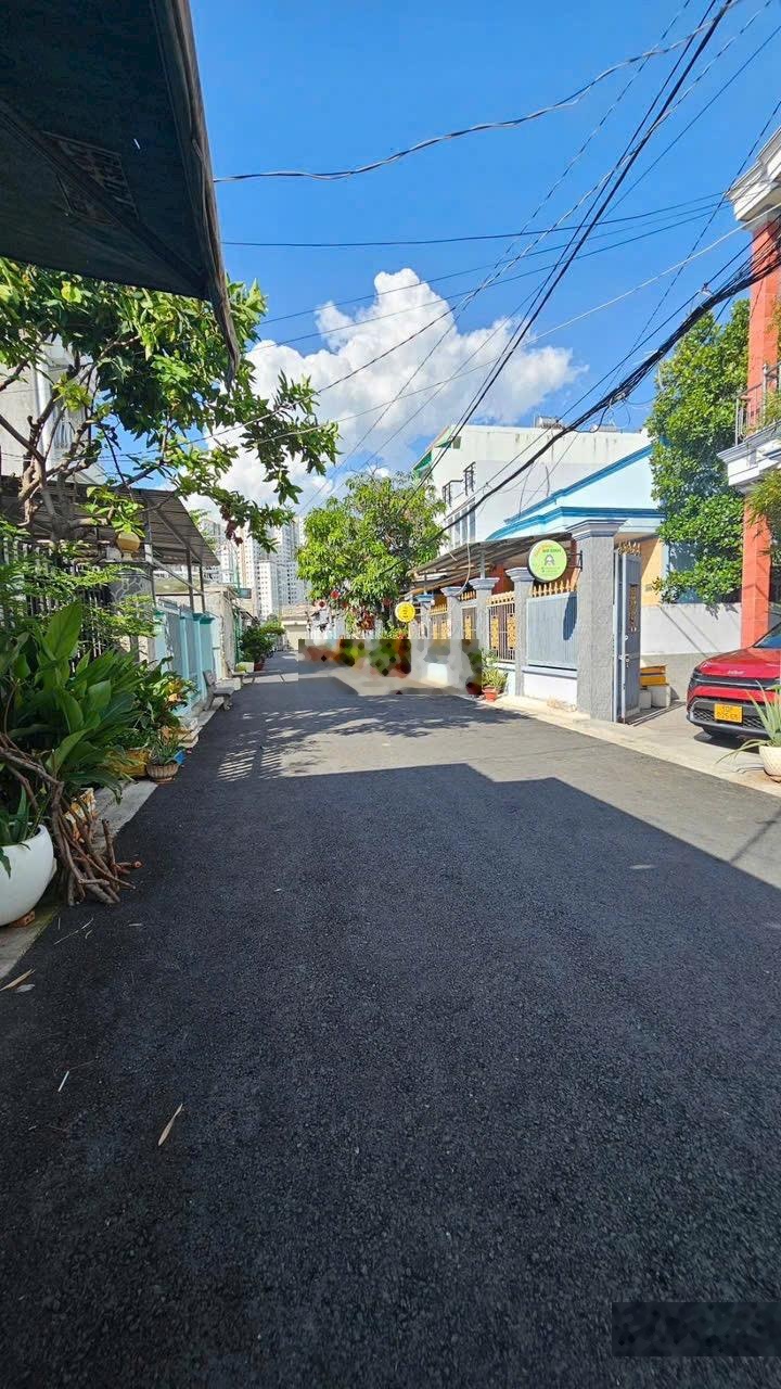 Chỉ hơn 6 tỷ, sở hữu lô đất 110m2 (7 x 16) kế siêu thị Lotte Quận 7, không quy hoạch xây cao tầng