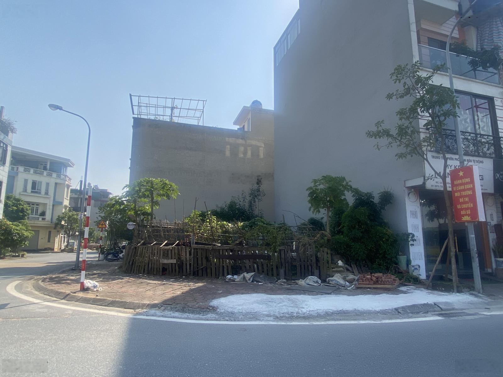 Chính chủ cần bán gấp 90m2 đất lô góc phố Phạm Khắc Quảng, gần công viên, trường, chợ