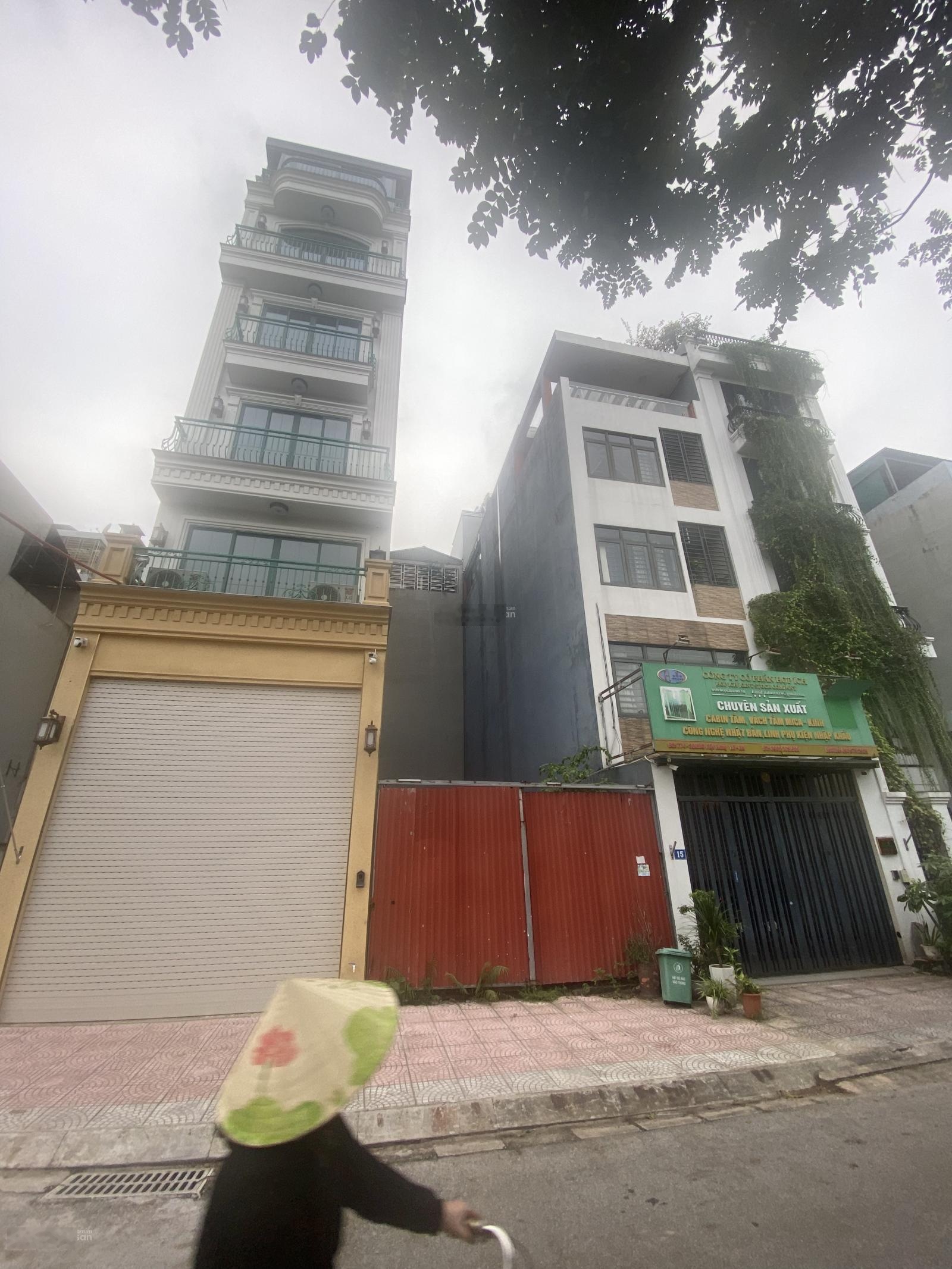 Gia đình cần bán gấp DT 68m2 đất, MT5m, Việt Hưng, gần trường học, chợ, cách một nhà ra đường 25m