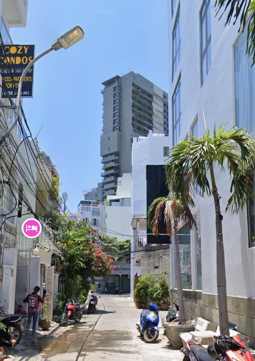 Bán nhà 2 mặt tiền hẻm Tuệ Tĩnh, Nha Trang (nhà cũ, chỉ tính đất). Vị trí đẹp cách biển chỉ 300 mét