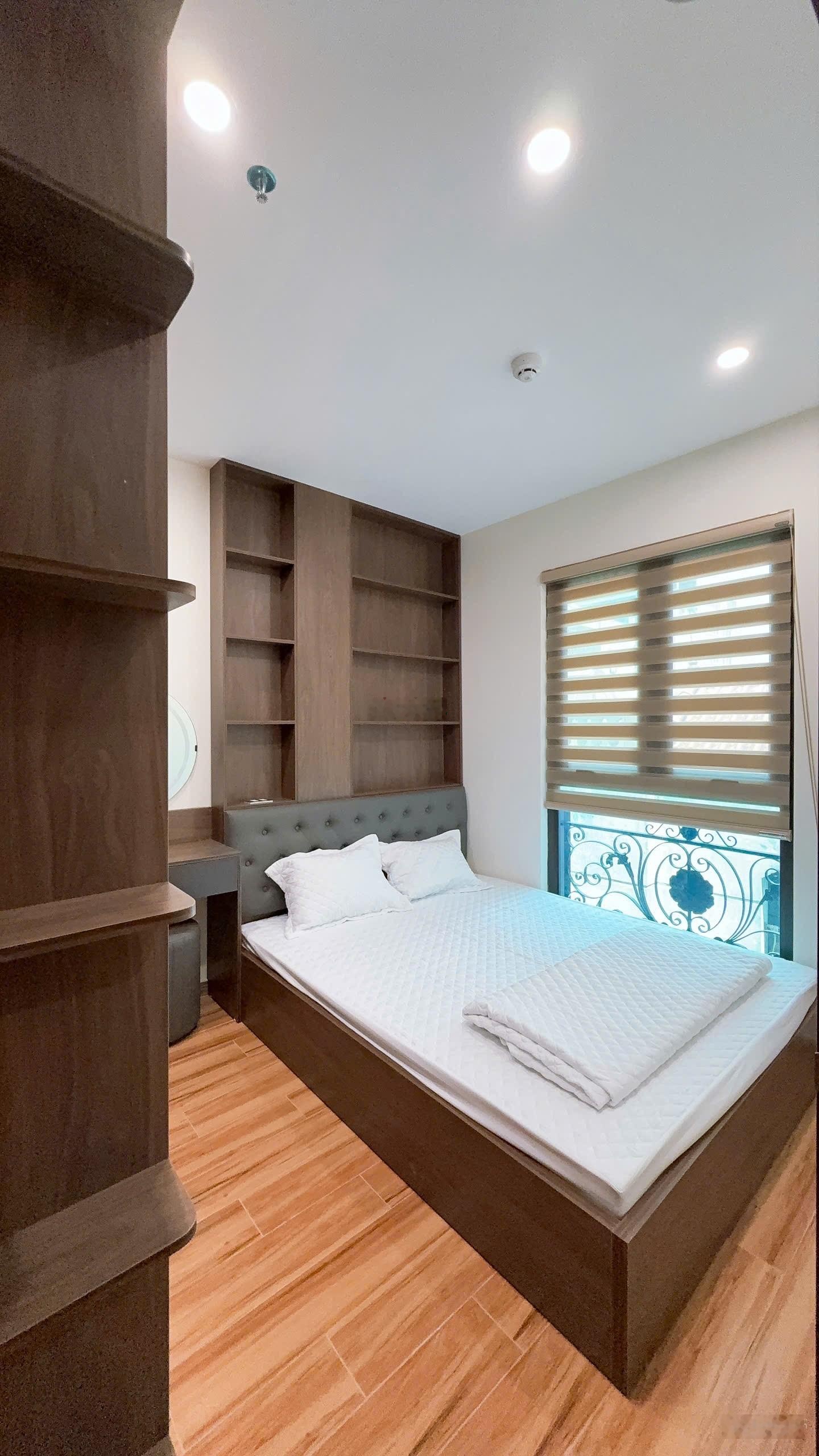 Chính chủ bán tòa Apartment xây mới 9 tầng. Gần phố, thông hồ, ô tô 7 chỗ đỗ. Giá 54 tỷ