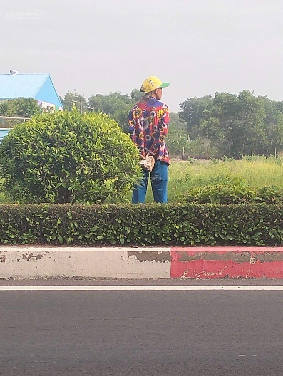 EM LÊN 2 LÔ THỊ TRẤN PHƯỚC HẢI BRVT DT LÔ 803 m 10 x 82 m đã có sẵn 200 m thổ cư Lô thứ 2 dt 16