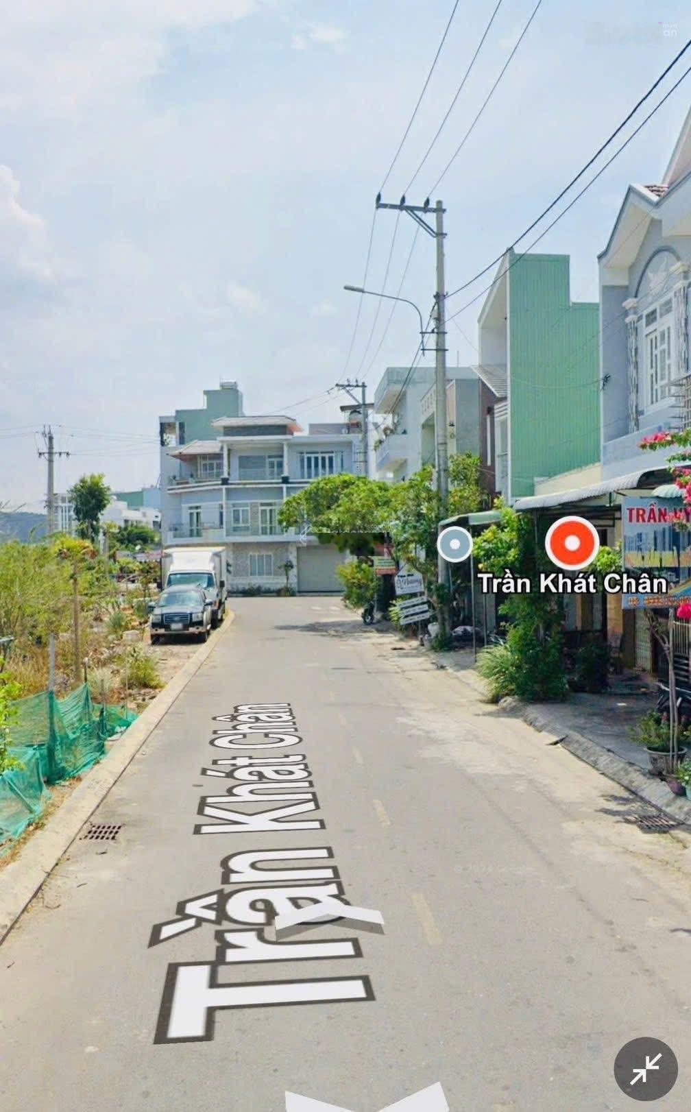 Bán nhà mặt phố tại Hoa Lư, 4,5 tỷ, 70m2, 3PN + 2WC + 3 tầng, giá siêu hời