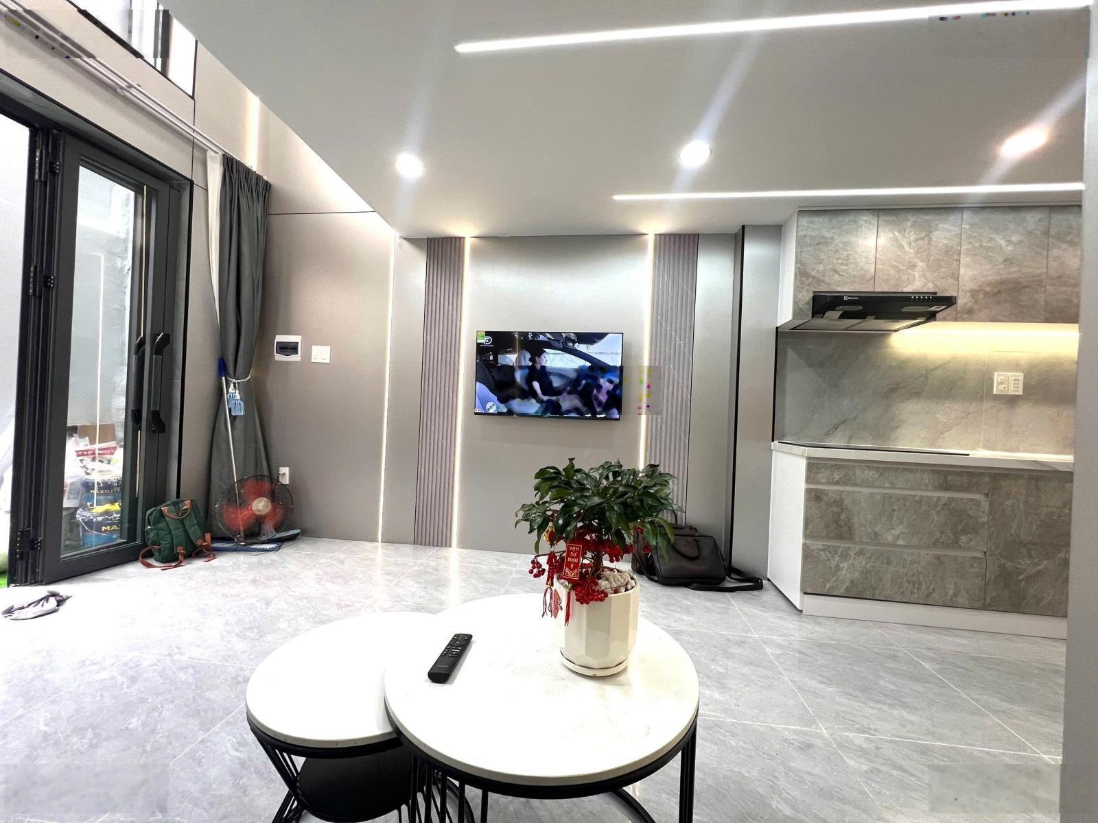 Nhà mới 3 tầng Lý Thái Tổ, Quận 10 đối diện BV Nhi Đồng 1 - 5.6 tỷ