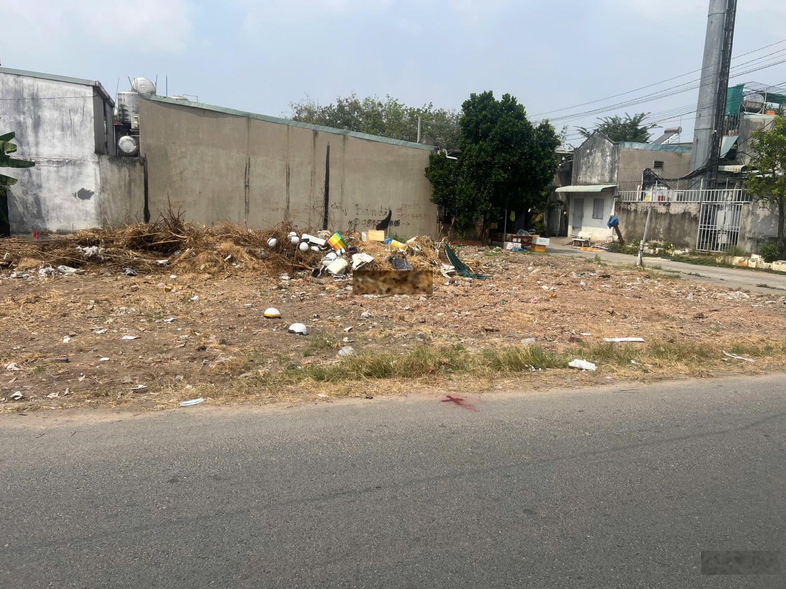 Chủ gửi bán lô đất ngộp DT 138m2 sau lưng chợ Nhật Huy, đường nhựa 5m có lề đường. Sổ sẵn, thổ cư