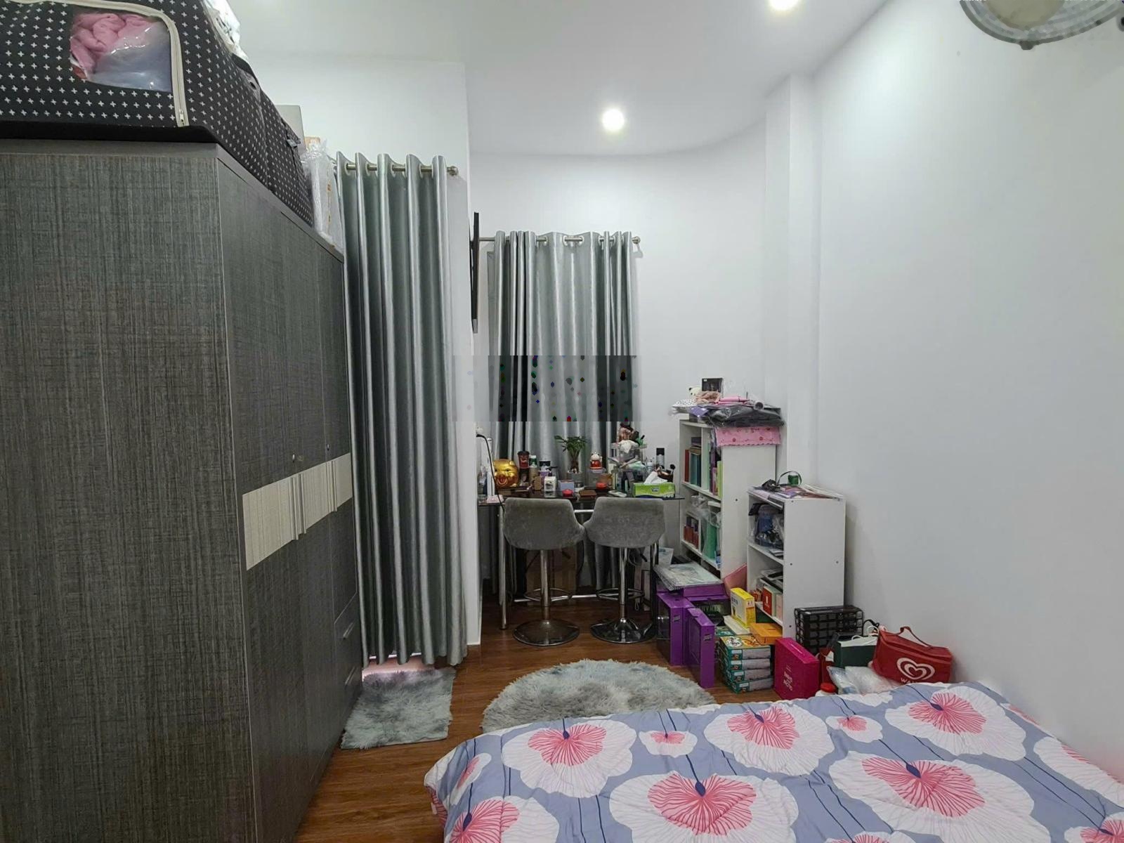 Giảm mạnh 1 tỷ bán nhà trung tâm Quận 1 - 8PN, 7WC đường Nguyễn Văn Cừ - SHR giá 7,2 tỷ (TL)