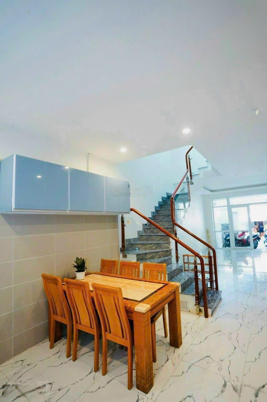 Nhà 3 tầng đường Hoàng Văn Thụ gần Út Tịch P4 Tân Bình, 73m2 Bán Gấp 10 tỷ