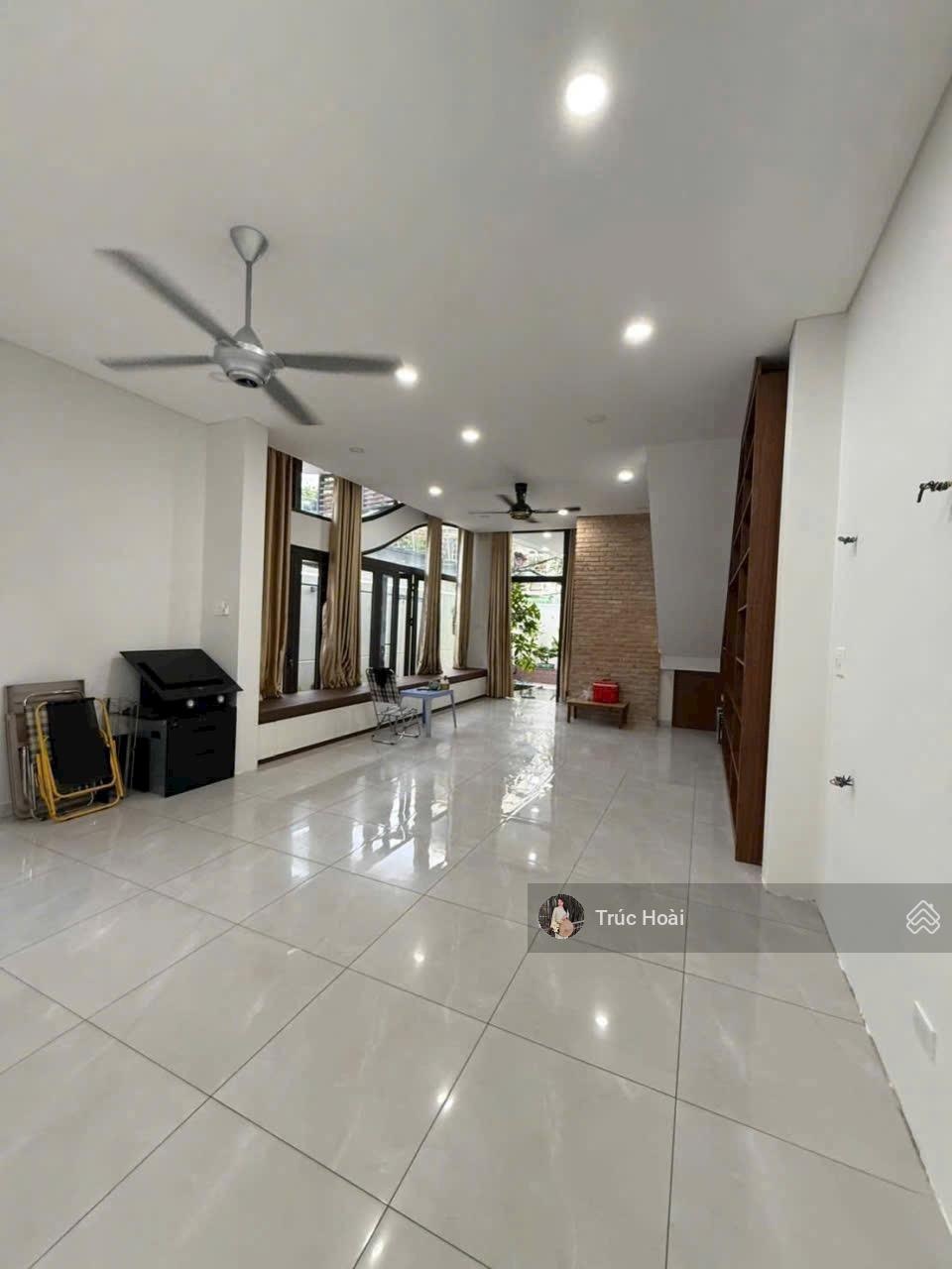 Siêu phẩm biệt thự-Linh Chiểu-góc mặt tiền 3 tầng-ngay Vincom Võ Văn Ngân-4PN-5WC-ô tô nằm nhà